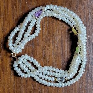 Simply Stunning Vintage Pearl Bracelet With Semi-Precious Stones